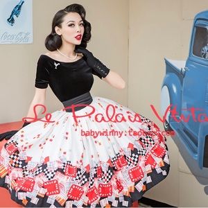 Le Palais Vintage skirt (New with tag) Size S
